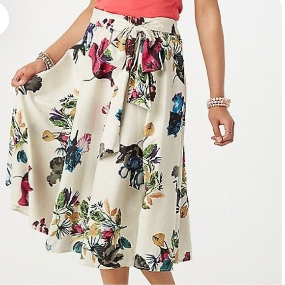 Roz & Ali Dresses & Skirts - Roz & Ali Floral Print Linen MIDI Skirt